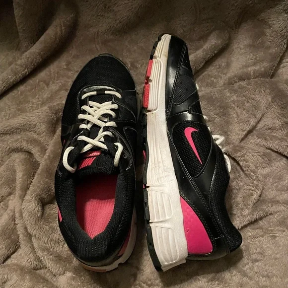 Nike Air Max Black Pink Sneakers 💕 - Picture 2 of 5